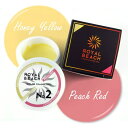 【ROYAL BEACH】 カラーチェンジジェルネイル 02. HONEY YELLOW⇔PEACH RED ロイヤルビーチ BBMJAPAN セルフネイル ネイル用品 簡単本格ネイル 太陽の光で色が変わる 太陽光 韓国コスメ プロ仕上がり ネイルサロン 爪アート 紫外線 UV ツヤ感 送料込み 送料無料 Overview太陽の下が特別な場所に！！太陽の光(紫外線)に反応して色の変わるジェルネイル！部屋の中から外へ出たとき。太陽が昇ったとき、沈んだとき一日の中で何度も色が変わり、あなたの指先を彩ります。※世界で初めてINCI登録された化粧品グレードの調光原料を使用しています。外に出て太陽の光に当たるとカラーチェンジ。※紫外線(UV)に反応して変化しますので、紫外線の強さにより色の変色濃度にも違いが御座います。紫外線(光)量のバロメーターにもなります。カラーチェンジネイルなら1つのカラーで何度も色の違いを楽しむ事が出来ます。お気に入りのジェルネイルに⇔カラーチェンジジェルを乗せることで室内、夜間はベースカラー、太陽の下では違うカラーに発色します。デザインの一部としてポイント使いにも最適です！※クリアトップコートをご使用の際は、UVカット効果のないものをご使用下さい。カラーチェンジマニキュアは太陽の光などの紫外線に反応し、色が変わるマニキュアです。また、紫外線の当たらない場所に戻ると、たちまち色が元に戻るので、一日のあいだに何度もカラーチェンジを繰り返します。使用方法■ベースジェル➔カラーチェンジ ジェル➔トップジェル■一般のジェルと全く同じ使い方です。■推奨 　LEDライト　30秒 　UVライト　　60秒 　硬化が弱いと感じた場合は数秒ライトを当てて下さい。カラーチェンジ ジェルは色の変化によりネイルをより一層楽しんでいただけます。色の変わらない従来のジェルと併用する事で、幅広いデザインアレンジも可能です。色を濃く発色したい場合はお好みで2、3度重ね塗りをして下さい。※重ね塗りする事でCOLOR CHANGEの色目も濃く発色致します。ご注意/ROYAL BEACH COLOR CHANGE GEL NAILでは紫外線によってカラーを変化させる為下記を参考にして下さい。※カラージェル硬化後に未硬化ジェルをよくふき取ってからトップジェルをご使用ください。※黄ばみ防止剤、紫外線防止剤を使用されていないタイプのトップクリアジェルをご使用ください。※ノンワイプトップコートは紫外線防止剤が配合されている物が多い為、ご使用される　場合はご注意下さい。 成分 ジカルバミン酸ジHEMAトリメチルヘキシル、HEMA、トリメチルベンゾイルジフェニルホスフィンオキシド、トリメタクリル酸トリメチロールプロパン、シリカ、ヒドロキシシクロヘキシルフェニルケトン、オクトクリレン、トリメチルトリフルオロメチルインドリノピペリジニルスピロナフトオキサジン、ジイソ酪酸トリメチルペンタニル、ジメチコンケイ酸シリカ、ポリオキシメチレンメラミン、キシリルフェニルエタン、テトラ（ジ－t－ブチルヒドロキシヒドロケイヒ酸）ペンタエリスリチル、スチレン、酸化チタン、黄401 内容量：5g【ご使用時の注意】●使用後は必ずしっかりキャップを閉めて下さい。●用途以外の使用はお控えください。●開封後は半年以内に使いきる事をおススメしております。●効果・効能については、使用条件により個人差があります●合わない場合は利用を中止し、医師に相談してください【保管時の注意】●乳幼児の手の届かない所に保管して下さい。●直射日光の当たる場所、高温多湿な場所には保管しないでください。●火気にはご注意下さい。 製造販売元：BBMJAPAN製造国：KOREA 5