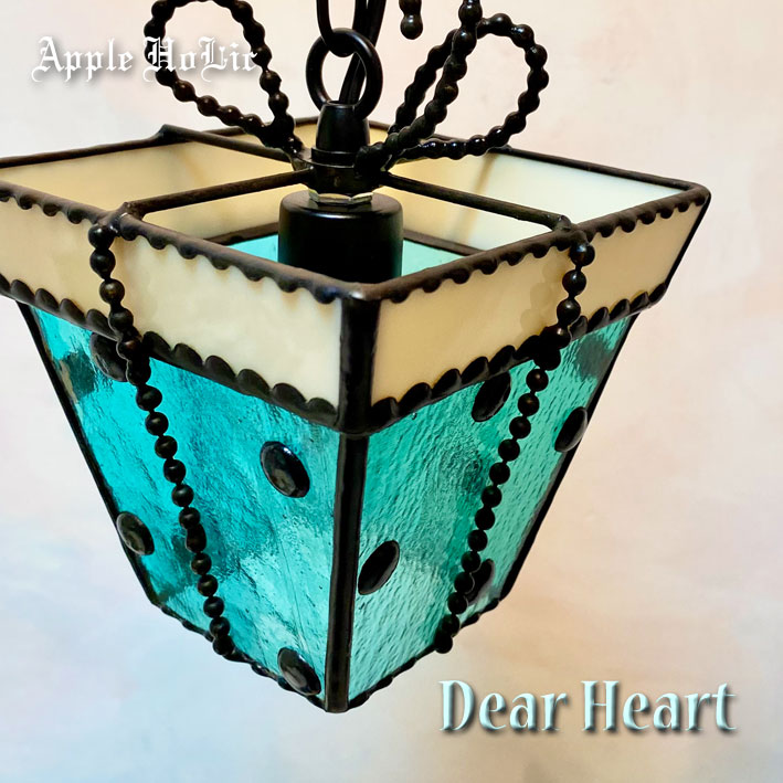 ペンダントライト 【 Dear Heart ディア ハート 】 かわいい シーリングライト ステンドグラス ランプ 照明 ペンダントランプ おしゃれ 天井照明 店舗照明 リビングライト LED対応 ブルー 水玉 プレゼント リボン Apple HoLic