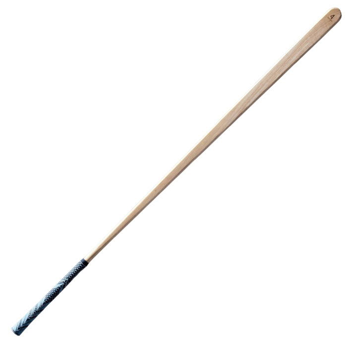 型番 SW-004 長さ 45.3インチ(1150mm) 本体 天然木(ゴムの木) グリップ TOUR STINGRAY:ラバー 重量 400g(±20g)お気に入り登録で お得な クーポン・ポイント 情報GET!! この商品を お気に入り登録する エリートグリップ ソリッドウッド4 「面」を感じる練習機 ツアーで戦うプロゴルファーと話をしていると、ローテーションを入れたくないプロもいれば、あえてローテーションを入れてスイングしたいプロもいます。 Solid Woodが、あどれす、テークバック、インパクト等スイングのポジションごとに面を意識しながら振ることができます。 飛距離アップ、ボールをコントロールするにはフェース面の意識が非常に重要です。 インパクトの瞬間に面がどこを向いているか、どの軌道で振ってるかで初速スピン量、曲がり等が決まります。 このSolid Woodはスイング中の「面」をしっかり感じながら素振りをすることができる練習機です。