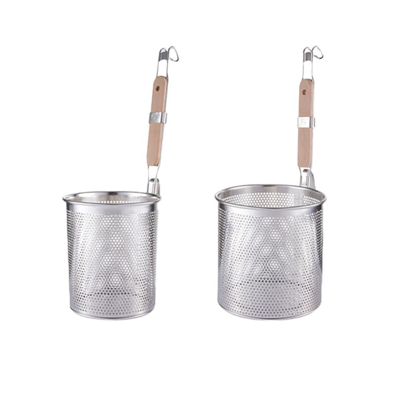 Gatoer 2つ 湯切り 業務用 ラーメンてぼ キッチン用品 うどん 14cm 丸 湯切り ざる ステンレス製 木柄 フック付き ラーメン専用 メッシュ てぼ こし器 飲食店家庭用 業務用 麺 ラーメン専用(3)