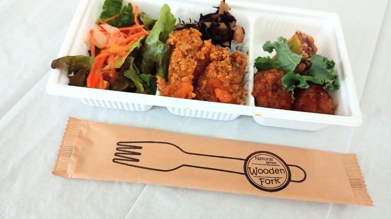 九州紙工 クラフト完封 ウッドフォーク 紙包装 100本入り 木製 個包装 使い捨て エコ カフェ アウトド..