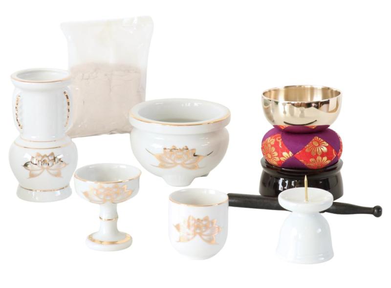 仏具6点セット 白磁金蓮 香炉+火立て+花立て+茶器+仏器+おりんセット 陶器 香炉灰付き 仏具セット ミニ仏壇用(3)