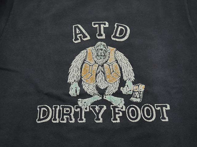 【AT-DIRTY/アットダーティー】2025SS「Dirty Foot College S/S Tee/ダーティーフットカレッジショートスリーブTee」(NEW NAME/ニューネーム/DRESS HIPPY/ドレスヒッピー/神戸/アメカジ/ハーレー/バイカー/ホットロッド/ホイールズアパレル/WOLF PACK/ウルフパック)