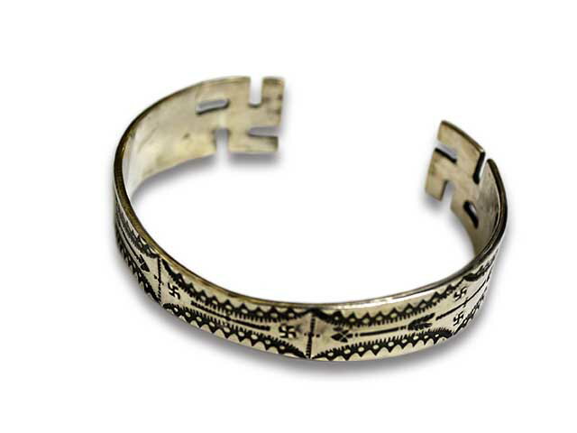 【CHOOKE/チョーク】「Swastika Sheet Stamp Bangle/スワスティカシートスタンプバングル」(B-11)【あす楽対応】(オールドコイン/アンティークコイン/ヴィンテージコイン/ネイティブアクセサリー/アクセサリー/ハーレー/アメカジ/プレゼント/WOLF PACK/ウルフパック)