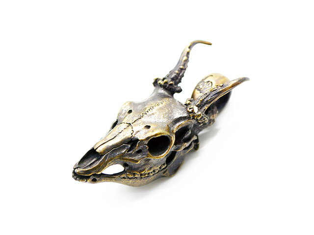 ギフト対応【Deer Skull Head Pendant Top】 商品詳細 リアリティーでスケアリーなアイテムを制作・展開している【MAD CULT/マッドカルト】の「Deer Skull Head Pendant Top/ディアスカル...