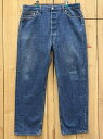 ■ブランド；LEVIS（リーバイス） ■品名；リーバイス501 USA ■仕様；ユーズド（USED）/90年代の古着 ■製造国；アメリカ製（MADE IN USA） ■仕入先；アメリカ、カリフォルニア（CALIFORNIA） ■サイズ；表示；W40×L30 ■実寸；W39×L30（インチ） ウエスト；99CM×股下；76CM/ワタリ；34.5CM（足付け根)/すそ幅；21.5CM ■詳細；ボタンフライ　95年表記 MADE IN USA ■色；60％（ヒゲ、アタリ） ■程度；上 ■ダメージ；赤タグが切れている ★コメント； 程よい色落ちでアタリなどいい雰囲気の501です。程度良好　