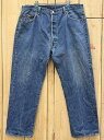 ■ブランド；LEVIS（リーバイス） ■品名； 501 ハチマル インサイドシングル ■仕様；ユーズド（USED）/1980年代の古着 ■製造国；アメリカ製（MADE IN USA） ■仕入先；アメリカ、カリフォルニア（CALIFORNIA） ■サイズ；表示；W42×L30 ■実寸；W39×L28（インチ） ウエスト；99CM×股下；71CM/ワタリ；35CM（足付け根)/すそ幅；22CM ■詳細；赤タグ　ボタンフライ、80年代初期　インサイドシングル　裾チェーンステッチ　MADE IN USA ■色；60％（アタリ、激ヒゲ） ■程度；中の上 ■ダメージ；右膝にリペア ★コメント； リペアはありますが生地もしっかりして状態の良い501です　