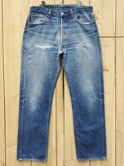 【中古】リーバイス501 古着 ハチマル スタンプパッチ 激ヒゲ 膝裏クモノス LEVIS501 80S MADE IN USA W35×L31 米国製
