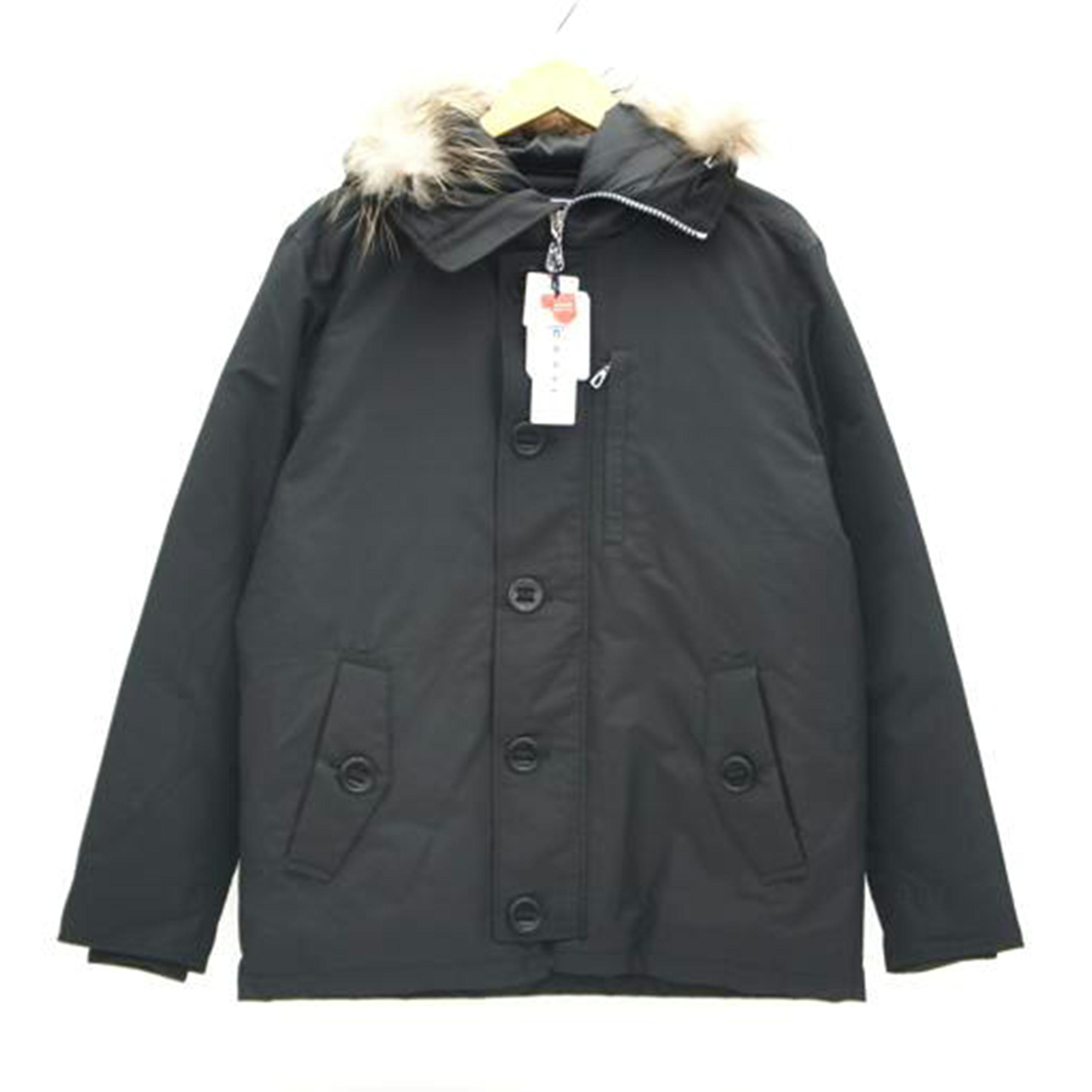 商品説明ブランドCAPRI BLUE商品名ファー付き/ダウンジャケット型番2139-3012シリアル/製造No状態ランクABランク/良品、多少の使用感ありますが、目立つ傷や汚れのない状態です。付属品付属品の有無/無　内容は画像で確認ください。状態詳細使用感の少ない全体に良好なお品物です。サイズ(約):着丈70×身幅57×肩幅47×袖丈60cm表記サイズ:M商品についてこの商品は前橋文京店で取り扱いをしております。商品の詳しい状態や情報については、店舗へお気軽にお問い合わせくださいませ。CAPRI BLUE カプリブルー/ファー付き/ダウンジャケット/ブラック/2139-3012/メンズアウター/ABランクこのカテゴリから探す「紳士服」このアイテムから探す「メンズアウター」