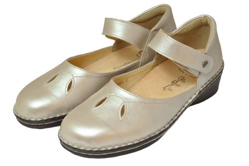 フィンコンフォート Finncomfort 2661 CARTAGO ベージュメタリック 女性らしいセパレートのストラップパンプスモデル しっかりと足のアーチを支え 外反母趾 扁平足 開張足 対応になっています。