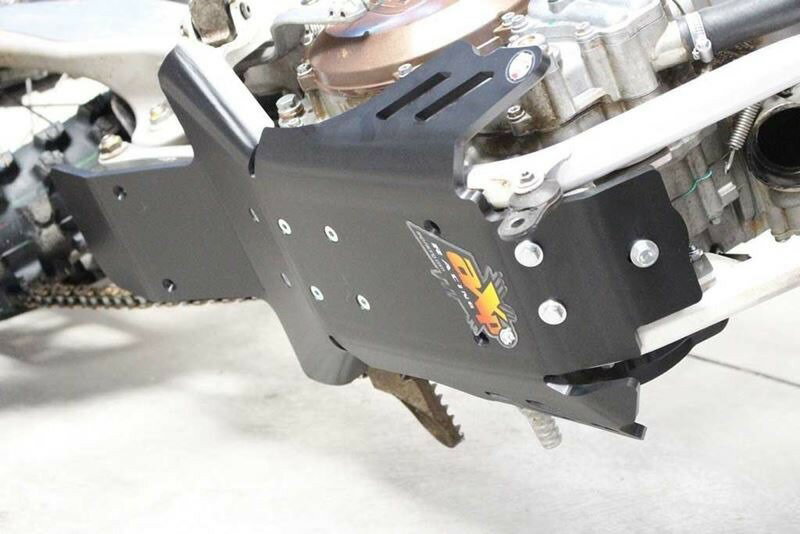 AXP-Racing / エーエックスピーレーシング Xtrem HDPE スキッドプレート - ブラック | AX1429