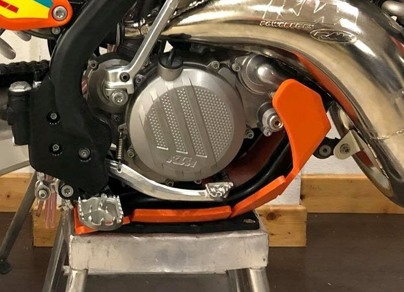 AXP-Racing / エーエックスピーレーシング Xtrem HDPE スキッドプレート - オレンジ | AX1448