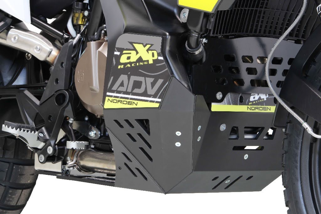 AXP-Racing / エーエックスピーレーシング Adventure スキッドプレート HDPE 8mm - ブラック | AX1623