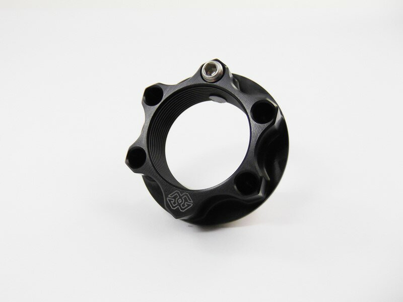 GILLES TOOLING / ギルズツーリング トップヨークナット ACMA アルミ 28x1 ブラック | ACMA-28-10-B