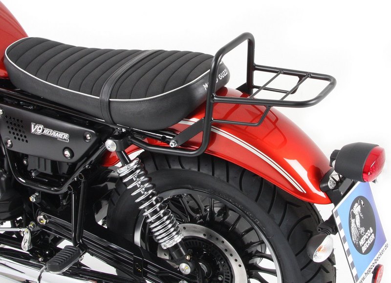 適合車種: MOTO-GUZZIV9 Roamer (2016-2021)Manufacturer : Hepco & Becker GermanyType of part : Genuine Original PartsHepco & Becker Genuine Manufacturer Code : 654546 01 01Hepco & Becker Genuine product Code : 654546 01 01製品番号 :654546 01 01 01最高品質のHEPCOandBECKERのトップケース用クラシックチューブトップケースキャリアです。 HEPCOandBECKERのラゲッジキャリアは、当社のほぼ全てのトップケース用に特別に設計されています。 新品のトップケースだけでなく、旧型のHEPCOandBECKERモデルにも装着可能です。 基本的な装着方法は変わっていません。適していないのは、ヘプコ、ベッカーオービットのトップケースとユニバーサルアダプタープレート付きのトップケースです。キャリアはモデル固有のもので、掲載されているバイクにしか装着できません。