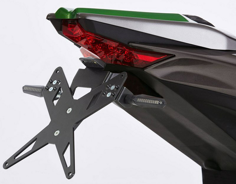 Protech / プロテック ナンバープレートホルダー kit including reflector and plate light - ブラック | 7210019