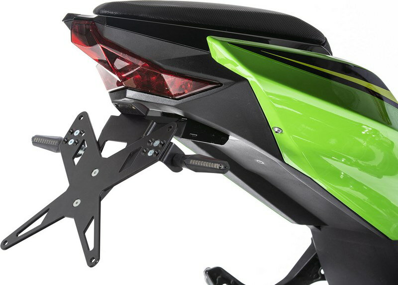 Protech / プロテック ナンバープレートホルダー kit including reflector and plate light - ブラック | 7210047