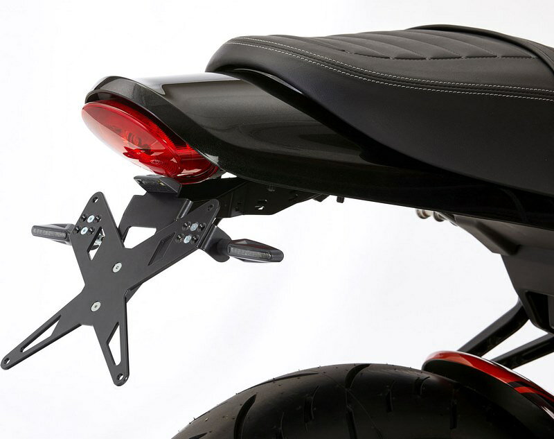 Protech / プロテック ナンバープレートホルダー kit including reflector and plate light - ブラック | 7210048