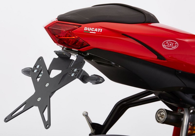 Protech / プロテック ナンバープレートホルダー kit including reflector and plate light - ブラック | 7210076