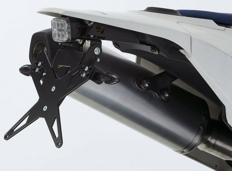 Protech / プロテック ナンバープレートホルダー kit including reflector and plate light - ブラック | 7210077
