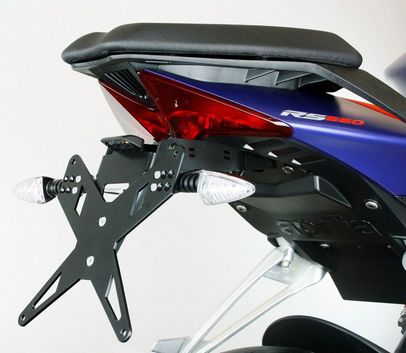 Protech / プロテック ナンバープレートホルダー kit including reflector and plate light - ブラック | 7210086