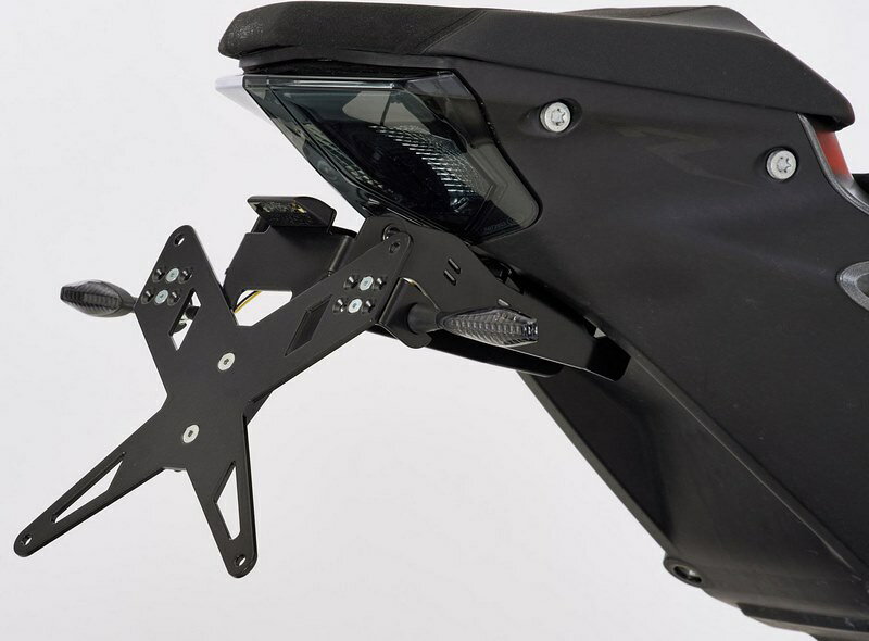 Protech / プロテック ナンバープレートホルダー kit including reflector and plate light - ブラック | 7210088