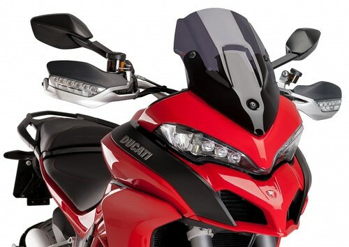 適合車種: DUCATIMULTISTRADA 1200 (2015-2017)MULTISTRADA 1200 ENDURO (2016-2018)MULTISTRADA 1200 PIKES PEAK (2016-2017)MULTISTRADA 1200 S (2015-2017)MULTISTRADA 1260 (2018-2020)MULTISTRADA 1260 ENDURO (2019-2021)MULTISTRADA 1260 PIKES PEAK (2018-2020)MULTISTRADA 1260 S (2018-2020)MULTISTRADA 1260 S D AIR (2018-2020)MULTISTRADA 1260 S GRAND TOUR (2020-2020)MULTISTRADA 950 (2017-2021)MULTISTRADA 950 S (2019-2021)MULTISTRADA V2 (2022-2023)MULTISTRADA V2S (2022-2023)記事コード：7622WEAN バーコード : 7622000000878Puig Racingのスクリーンで、あなたのバイクに競争力を与えてください。3mmのハイインパクトアクリルを使用し、2mmの丸みを帯びた耐性と耐久性のある素材（ドイツのT?V規制に準拠）で製造されており、その2倍の高さにより、ヘルメットに当たる空気の影響を大幅に軽減します。このスクリーンには2つのモデルがあります。Z-RacingとR-Racerの2種類があり、モデルによって使い分けています。Z-Racingスクリーンのデザインは風洞実験で検証されており、空力係数と突風に対する保護性能がオリジナルモデルに対して12.7％（正立時）、レーシングポジションでは61％向上しています。一方、R-Racerスクリーンは、風洞実験で研究されただけでなく、SBK世界選手権やエンデュランスのレーシングチームと共同で開発され、プロテクションとエアロダイナミクスの完璧なバランスを実現しています。改造を必要としない組み立て式で、徹底的なエアロダイナミッ適合車種 DucatiMULTISTRADA 1200 (2015-2017)MULTISTRADA 1200 ENDURO (2016-2018)MULTISTRADA 1200 S (2015-2017)MULTISTRADA 1260 (2018-2020)MULTISTRADA 1260 ENDURO (2019-2021)MULTISTRADA 1260 PIKES PEAK (2018-2020)MULTISTRADA 1260 S (2018-2020)MULTISTRADA 1260 S D AIR (2018-2020)MULTISTRADA 1260 S GRAND TOUR (2020-2020)MULTISTRADA 950 (2017-2021)MULTISTRADA 950 S (2019-2020)