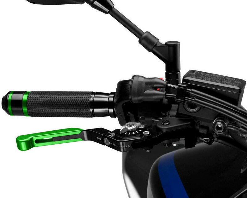 適合車種: UNIVERSAL記事番号：14vnpean：843552931479614vnp -levers 3.0 .. 新しいPuig 3.0レバーでバイクのレバーを更新します。バージョン2.0からの進化です。 Puigは作品の人間工学に基づいた改善を強調し、レバーの外観を改善して、よりモダンで攻撃的なタッチを自転車にもたらしました。アクセシビリティバイクのライディングエクスペリエンスをよりユニークにする。色。 3.0 Puigハンドルは、4つの異なるモデルで使用できます。 Puigは、指が快適に機能するように人間工学を修正することができたこの最新モデルに改善の努力を集中しました。バイク。ハンドルのセットを購入するのは初めての場合は、プイグハンドルには元のフィッティングが組み立てられていないため、バイク用の特定のフィッティングのセットも購入する必要があります。継手のアセンブリは、ブレーキポンプのモデルが変更されているため循環する前に専門の整備士が実行する必要があります。ブレーキをかけている場合、ブレーキがロックされる可能性があります。
