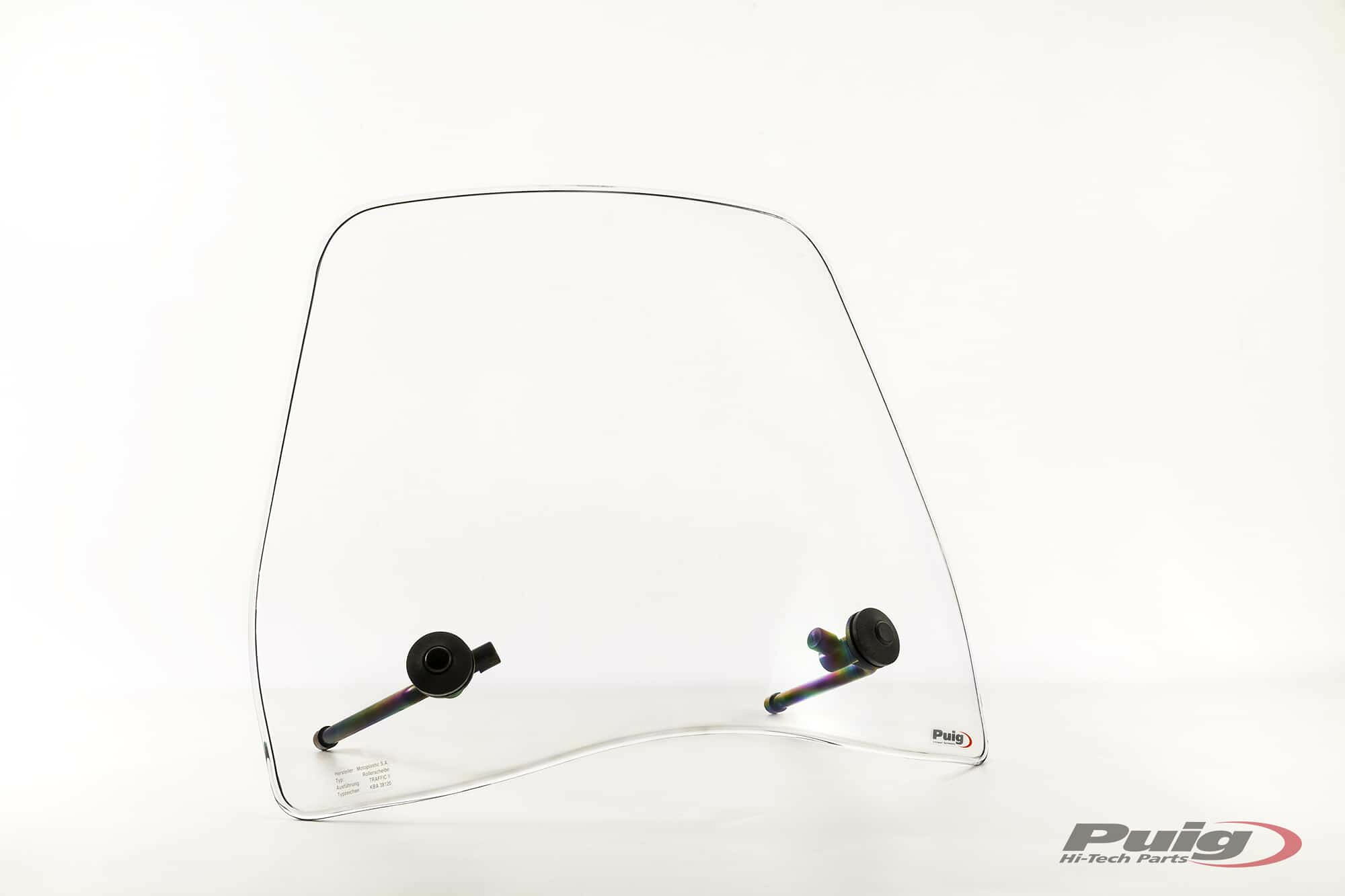 適合車種: SYMSYMPHONY SR 125 (2011-2020)SYMPHONY SR 125 TOP (2011-2022)SYMPHONY SR 150 (2011-2018)SYMPHONY SR 50 (2011-2023)記事コード：5978WEAN バーコード : 5978000000878トラフィックのフェアリングは、ユーザーからの要望により、T.S.ウィンドシールド用のPuigスクリーンの高さを低くするようにデザインされました。都会的でコスモポリタンなデザインで、風や寒さからの保護に優れていますが、スクリーンの高さを低く設計することで、より良い空力状態を実現しています。3mmのポリカーボネート製で、Puigではクリアまたはスモーククリア仕上げでの入手が可能です。トラフィックのウインドシールドの取り付けには、特定のモデルのスクーターを仕上げるための特別なキットが用意されています。また、必要に応じて、固定用キットと一緒に必要なバイクのためのユニバーサルモデルも提供しています。この部品には、ABE承認証明書38120とT?Vが含まれています。