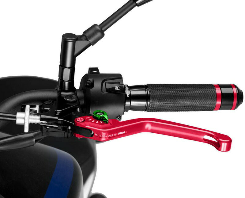 適合車種: UNIVERSAL記事番号：220rvean：8435529315137220rv -levers 3.0 .. 新しいPuig 3.0レバーでバイクのレバーを更新します。バージョン2.0からの進化です。 Puigは作品の人間工学に基づいた改善を強調し、レバーの外観を改善して、よりモダンで攻撃的なタッチを自転車にもたらしました。アクセシビリティバイクのライディングエクスペリエンスをよりユニークにする。色。 3.0 Puigハンドルは、4つの異なるモデルで使用できます。 Puigは、指が快適に機能するように人間工学を修正することができたこの最新モデルに改善の努力を集中しました。バイク。ハンドルのセットを購入するのは初めての場合は、プイグハンドルには元のフィッティングが組み立てられていないため、バイク用の特定のフィッティングのセットも購入する必要があります。継手のアセンブリは、ブレーキポンプのモデルが変更されているため循環する前に専門の整備士が実行する必要があります。ブレーキをかけている場合、ブレーキがロックされる可能性があります。