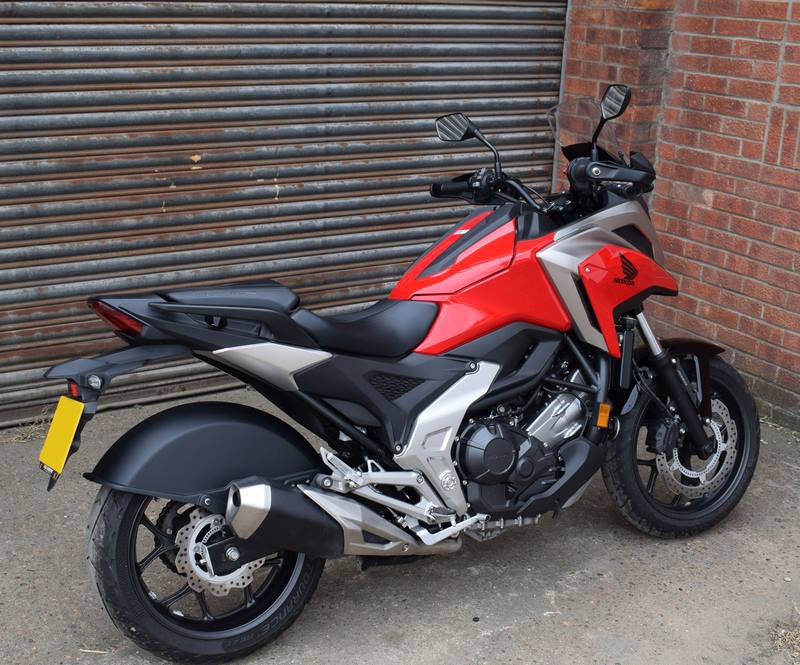 ワンダーテックのPyramid / ピラミッド フルリアハガー マットブラック | Honda NC 700 S 2012- | 071150M｜アングル3