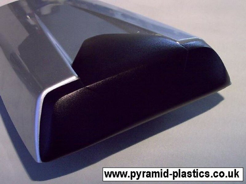 Pyramid Plastics / ピラミッドプラスチック Suzuki SV 1000 シートパッド ブラック 2003-2014 | 10009
