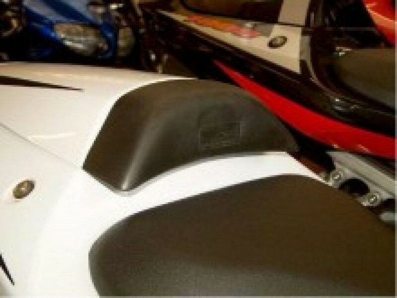 Pyramid Plastics / ピラミッドプラスチック Suzuki GSXR 1000 Thin シートパッド ブラック 2001-2002 | 10011