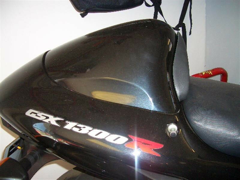 Pyramid Plastics / ピラミッドプラスチック Suzuki GSX 1300 R Hayabusa シートパッド ブラック 1999-2007 | 1
