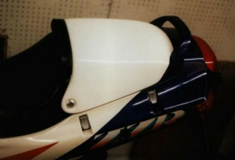 Pyramid Plastics / ピラミッドプラスチック Kawasaki ZZR 600 シートカウル 未塗装 1993-2008 | 13350U