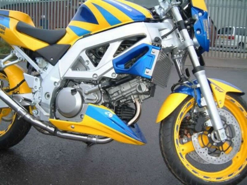 Pyramid Plastics / ピラミッドプラスチック Suzuki SV 650 N ベリーパン 未塗装 2003-2015 | 20660U