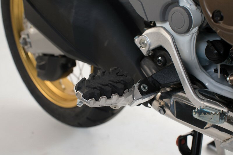 SW-MOTECH / SWモテック EVO フットレストキット HONDA CRF1000L アフリカツイン SD06 (18-18) | FRS.01.112.105