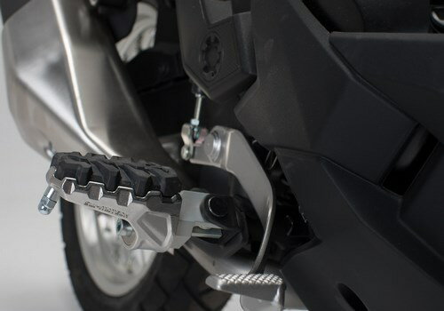 SW-MOTECH / SWモテック EVO フットレストキット Kawasaki Versys 1000 (11-)/ 650 (14-)/ X 300 (16-) | FRS.08.112.10