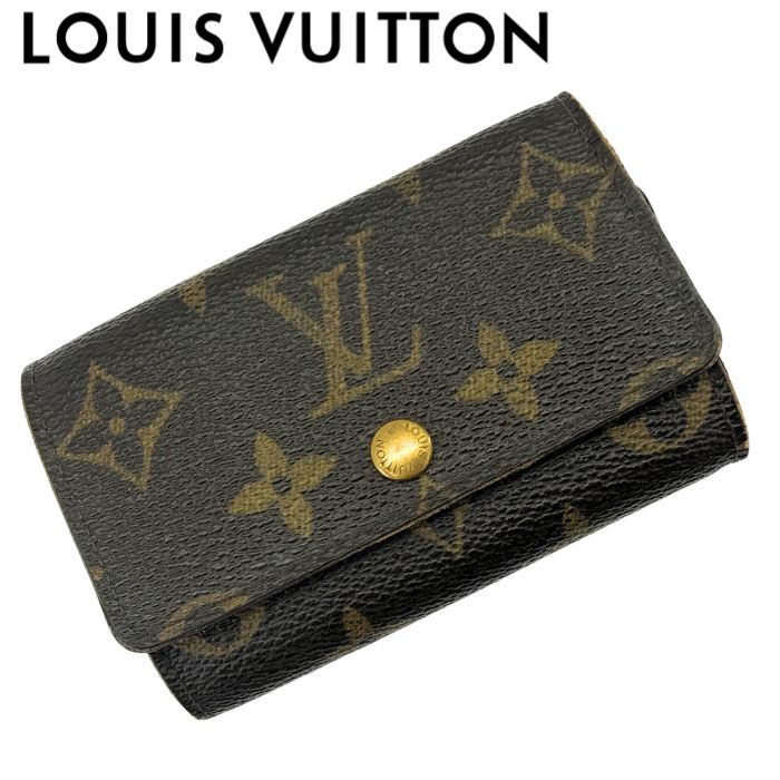 ■ブランド名 LOUIS VUITTON ルイヴィトン ■カテゴリ ＜中古品＞キーケース 6連 ■対象 メンズ　レディース ■素材 PVC×レザー ■カラー モノグラム柄ブラウン ■サイズ 縦7×横10cm ■付属品 無し ▼商品説明 やや使用感があります。 ※当商品は中古品です。画像で商品状態の全てを表現することが困難なため、「ランク」「価格」もご参考にご検討をお願いします。 ※メガネ、サングラスのフレームバランスについて、画像では不均等であっても特に説明文に記載の無い場合は、発送前の検品時に均等に調整しますのでご安心ください。 ※商品入荷時の状態によっては、弊社の判断でクリーニング、リペアを施している場合がございますので予めご了承ください。 ※箱やケース、カードなどの付属品がある場合、それらの状態は、ランク評価には含んでおりませんので予めご了承ください。LOUIS VUITTON（ルイ・ヴィトン）は、フランスを代表するラグジュアリーファッションブランドで、1854年に創業されました。その製品は、高品質な素材と洗練されたデザインが特徴であり、特にトランクやレザーグッズ、アパレル、アクセサリーで世界的に有名です。ルイ・ヴィトンのモノグラム柄は、その象徴的なデザインとして広く知られ、豪華なイメージを演出します。また、最新のファッショントレンドに敏感でありながらも、伝統的なクラフトマンシップを大切にし続けています。ルイ・ヴィトンは、常にファッションの最先端を行くブランドとして、世界中のセレブリティやファッション愛好家に愛されています。