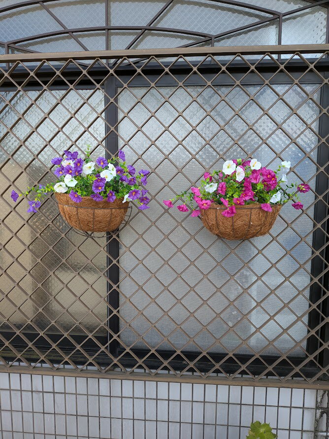 造花　ペチニア壁掛け　　園芸　屋外使用可　2色よりお選び下さい 2個以上お買い上げの場合送料無料