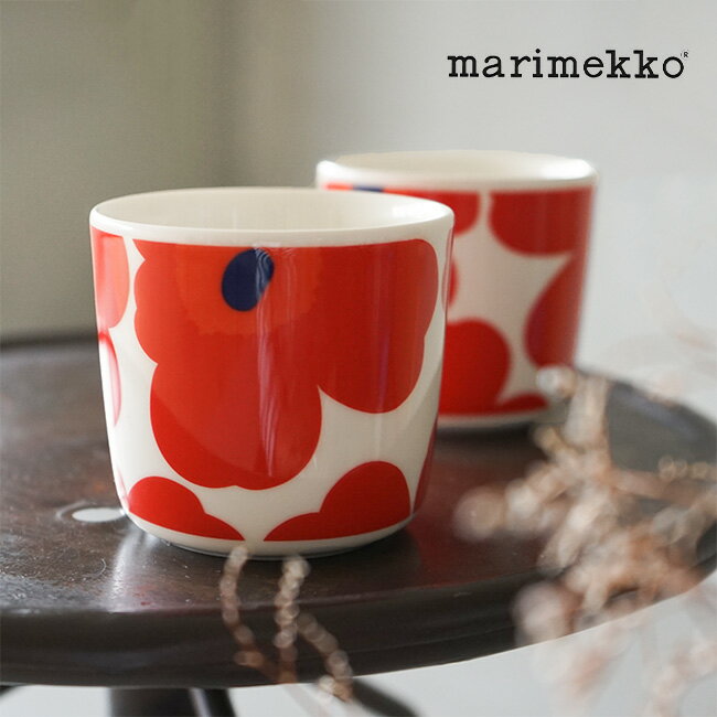 【ホワイト】【レッド】marimekko(マリメッコ)Unikko柄コーヒーカップセット 食卓に並ぶだけで　明るい気分に。 marimekko(マリメッコ)より、Unikko柄コーヒーカップセットをご紹介。定番である鮮やかなレッドカラーのUnikko柄が目を惹きます。手のひらサイズのコンパクトなマグで、ティータイムのお供にはもちろん、小鉢として副菜を入れたり、デザートカップとして使ったりと可能性は無限大。日常も心もパッと明るく彩ってくれますよ。ちょっとしたプレゼントにもおすすめです◎ 生産国タイ 素材陶器 重さ485g (2点および箱含む) attention ・底面に『MICROWAVE OVEN』と記載のある商品は電子レンジでご使用いただけますが、ご使用する際は必ずシールをはがしてご使用ください。シールをはがさずに電子レンジに入れた場合、火災の危険性がございます。・商品により、柄の配置が画像と異なる場合がございます。予めご了承下さい。・付属箱にお入れして発送となります。箱の上から緩衝材に包んでお届けします。 サイズ size直径高さ 1(onesize)7.5cm7cm ※すべてサイズは実寸表記です。 平置きにして採寸しておりますので、実際の着用感とは異なる場合がございます。 　また、一点一点 若干誤差が生じる場合もございます。 ※屋外(太陽光)と、室内(蛍光灯)とでは色の見え方には違いがございます。 ご使用のモニターや環境によっても色の見え方が異なりますことをご理解ご了承くださいませ。