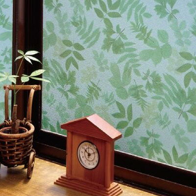 窓を濡らした状態にして貼りつけるだけ!!簡単で、剥がした時に糊が残ることがないので、賃貸住宅でもご利用いただけます♪サイズ92cm丈×90cm巻個装サイズ：100×8×5cm重量個装重量：400g素材・材質塩化ビニル樹脂100％保護フィルム...