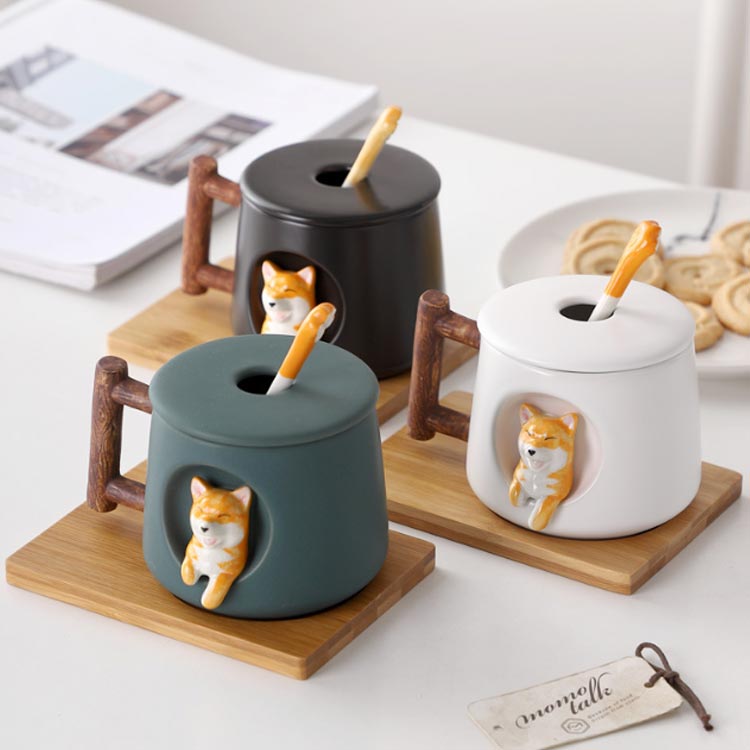 WBee88の柴犬 おしゃれ 陶器 大容量 マグカップ プレゼント 誕生日 和食器 コーヒーカップ 柴犬柄 結婚祝い ティーカップ 大きい コップ カフェマグ 大容量 420ml キッチン雑貨 洋食器 蓋付き 磁器 レディース メンズ カップル 男女兼用｜アングル3