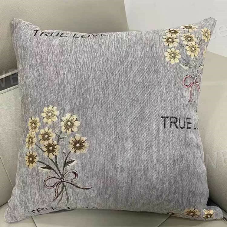 レトロな雰囲気を立体的な刺繍が特徴的なデザインが居心地の良い空間を演出します。いつでも気軽に衣替えデザインだけでなく使い勝手も抜群!チャック部分は両サイドのカバーで隠せて見え感もバッチリ! サイズ 45*45cm サイズについての説明 45*45cm 素材 ポリエステル 色 01オレンジ 01グリーン 01ブラウン 01グレー 02ブルー 02グリーン 02グレー 02ベージュ 03ブルー 03グリーン 03グレー 03ベージュ 備考 ●サイズ詳細等の測り方はスタッフ間で統一、徹底はしておりますが、実寸は商品によって若干の誤差(1cm〜3cm )がある場合がございますので、予めご了承ください。●製造ロットにより、細部形状の違いや、同色でも色味に多少の誤差が生じます。●パッケージは改良のため予告なく仕様を変更する場合があります。▼商品の色は、撮影時の光や、お客様のモニターの色具合などにより、実際の商品と異なる場合がございます。あらかじめ、ご了承ください。▼生地の特性上、やや匂いが強く感じられるものもございます。数日のご使用や陰干しなどで気になる匂いはほとんど感じられなくなります。▼同じ商品でも生産時期により形やサイズ、カラーに多少の誤差が生じる場合もございます。▼