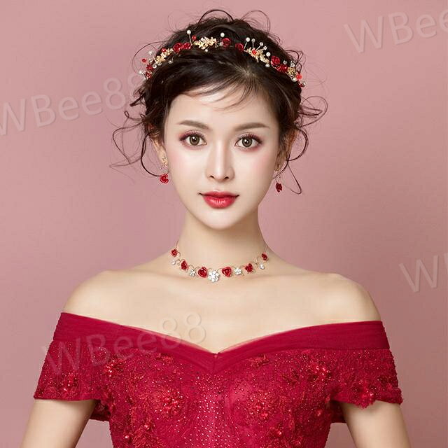 WBee88のウェディング ヘッドドレス アクセサリー 3点セット カチューシャ 結婚式 二次会 花嫁 ブライダル セット イヤリング ピアス ネックレス 髪飾り ヘッド アクセ 花 バラ ローズ おしゃれ 上品 かわいい 赤 ゴールド 合金 パーティー アイテム 小物 パール ラインストーン｜アングル2