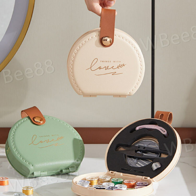 携帯用 ソーイングキット 合皮 ソーイングセット 裁縫セット ポーチ型 家庭科 男の子 女の子 裁縫箱 裁縫道具セット 撥水 小学生 おしゃれ 持ち手付き ソーイングバッグ コンパクト 薄型 バッグ 収納バッグ 持ち運び 旅行 家庭用 仕切り付き 裁縫道具 大人 2