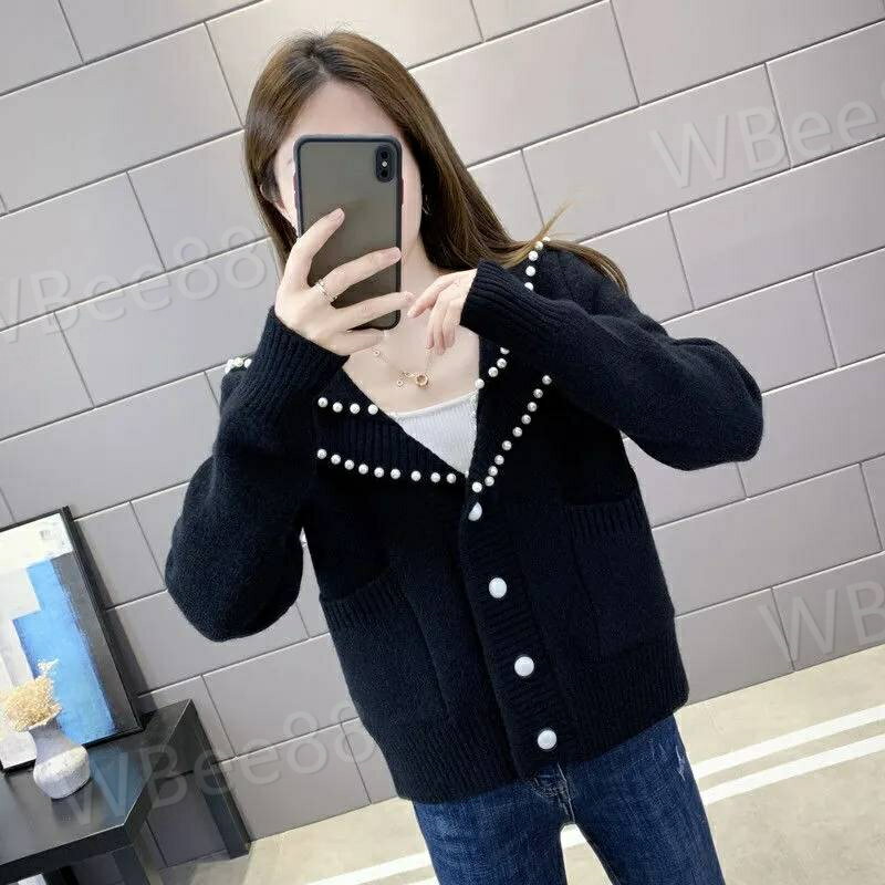 サイズS M L XL 2XL 3XLサイズについての説明S:着丈50CM袖丈63CMバスト98CM体重40-47.5KGに適応 M:着丈51CM袖丈64CMバスト99CM体重47.5-55KGに適応 L:着丈52CM袖丈65CMバスト100CM体重55-60KGに適応 XL:着丈53CM袖丈66CMバスト101CM体重60-65KGに適応 2XL:着丈54CM袖丈67CMバスト102CM体重65-70KGに適応 3XL:着丈55CM袖丈68CMバスト103CM体重70-75KGに適応 ※寸法は商品を平置きにし、外側から採寸したサイズです。 メジャーでの採寸のため、1-3cm誤差がある場合がございますがご了承ください。素材ニット色ホワイト ブルー ブラック備考 ●サイズ詳細等の測り方はスタッフ間で統一、徹底はしておりますが、実寸は商品によって若干の誤差(1cm〜3cm )がある場合がございますので、予めご了承ください。●製造ロットにより、細部形状の違いや、同色でも色味に多少の誤差が生じます。●パッケージは改良のため予告なく仕様を変更する場合があります。▼商品の色は、撮影時の光や、お客様のモニターの色具合などにより、実際の商品と異なる場合がございます。あらかじめ、ご了承ください。▼生地の特性上、やや匂いが強く感じられるものもございます。数日のご使用や陰干しなどで気になる匂いはほとんど感じられなくなります。▼同じ商品でも生産時期により形やサイズ、カラーに多少の誤差が生じる場合もございます。▼
