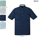 作業服 85414XL4L〜5L他のサイズを選ぶ●●商品説明●春夏用●素材：トリプルバリューソフトバーバリー(減量加工)●混率：ポリエステル60％・綿40％(リサイクル素材55％使用)●サイズ：S(首廻/41、胸囲/106、肩幅/45、袖丈/23、着丈/71)、M(首廻/42、胸囲/110、肩幅/47、袖丈/24、着丈/73)、L(首廻/43、胸囲/114、肩幅/49、袖丈/25、着丈/75)、LL(首廻/44、胸囲/118、肩幅/51、袖丈/26、着丈/78)、XL(首廻/45、胸囲/122、肩幅/53、袖丈/26、着丈/78)、4L(首廻/47、胸囲/126、肩幅/55、袖丈/27、着丈/80)、5L(首廻/49、胸囲/130、肩幅/57、袖丈/27、着丈/81)●カラー：ネイビー、シルバー、アースグリーン、スカイグレー●関連商品※85400エコ3バリュー長袖ジャンパー※85410エコ3バリュー半袖ジャンパー※85401エコ3バリューワンタックパンツ※85404エコ3バリュー長袖シャツ※85402エコ3バリューワンタックカーゴパンツ商品仕様●環境に優しいリサイクル素材を使用したユニフォーム。クールビズ対応製品から、レディースペア製品、カラーバリエーション豊富なブルゾン・ポロシャツまで品揃え。●オーソドックスでどこか凛々しい、3つの機能を持つシリーズ。エコ・製品制電・防汚加工の高機能ウエアを、リーズナブルな価格でご提供。104085414コーディネイト商品エコ3バリュー長袖ジャンパー85400エコ3バリュー半袖ジャンパー85410エコ3バリューワンタックパンツ85401エコ3バリュー長袖シャツ85404エコ3バリューワンタックカーゴパンツ85402