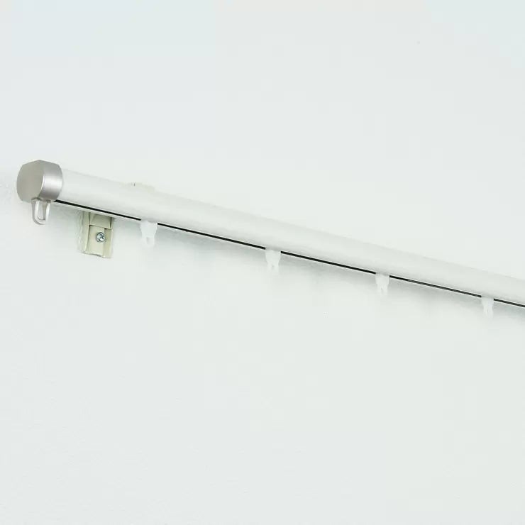 &nbsp; 【商品内容】 1.6~3.0mまで伸縮します。 カーテン一重吊り用です。 許容荷重最大10kgまで。(カーテンが片開きの場合は5kgまで) ネジが効かない場所には取付けできません。落下の恐れがあります。 水回りや高温多湿な場所、屋外での使用には適しません。 カーテンレールの国内シェアナンバー1*メーカー「トーソー」の製品です 伸縮式カーテンレールなので、窓幅サイズに合わせた長さでお使いいただけます。 木目調の表面仕上げになっています。 高性能ランナーを使用しているので、カーテンを静かに開閉できます。 正面付けにも天井付けにも対応できるブラケットです。 *2020年度カーテンレール市場売り上げ(卸売りベース:日本インテリア協会調べ)による自社調べ &nbsp; 【商品・画像についてのご注意】 ・バリエーションのある商品の場合、商品画像が複数ある場合がございますが発送されるのは1点です。カラーやサイズなどのバリエーションは商品名をご確認ください。 ・商品の外装デザインは画像と異なる場合がございます。 &nbsp; 【送料・配送についての注意事項】 ・ご注文入れ違い等により欠品・遅延となる場合がございます。 ・ご注文の商品によって北海道、沖縄、離島および一部地域への配送時に追加送料がかかる場合や、配送ができない場合がございます。 ・お客様都合でのキャンセルはお受け出来ませんのでご了承下さい。