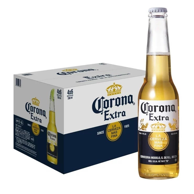 &nbsp; 【商品内容】 法律により20歳未満の酒類の購入や飲酒は禁止されており、酒類の販売には年齢確認が義務付けられています。 麦芽・ホップ・米・コーン 330mlx24瓶 アルコール 4.5% 世界で大人気のプレミアムメキシカンビール、それがコロナ エキストラ。透明のボトルをキンキンに冷やし、ライムを挿して飲む、そんなコロナのスタイルは世界中で愛されています。仲間とのんびりしている時、日常からエスケープする時、自然を感じる時、コロナで乾杯。 &nbsp; 【商品・画像についてのご注意】 ・バリエーションのある商品の場合、商品画像が複数ある場合がございますが発送されるのは1点です。カラーやサイズなどのバリエーションは商品名をご確認ください。 ・商品の外装デザインは画像と異なる場合がございます。 &nbsp; 【送料・配送についての注意事項】 ・ご注文入れ違い等により欠品・遅延となる場合がございます。 ・ご注文の商品によって北海道、沖縄、離島および一部地域への配送時に追加送料がかかる場合や、配送ができない場合がございます。 &nbsp; 【返品・交換についての注意事項】 ご注文後のお客様都合によるキャンセル・返品・交換はお受けできません。 商品内容・仕様等を十分にご確認のうえ、ご注文ください。 ※大型商品については、サイズ・設置場所・搬入経路も事前にご確認ください。